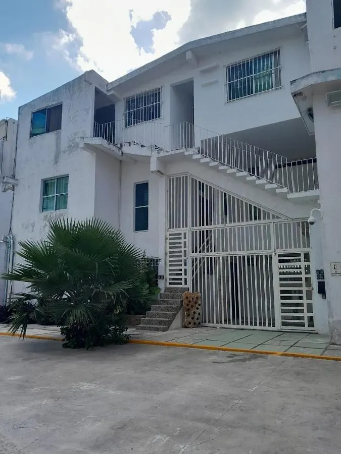 Large Penthouse On Lagoon, Fantastic Views, Across From Beach Cancun Hostel